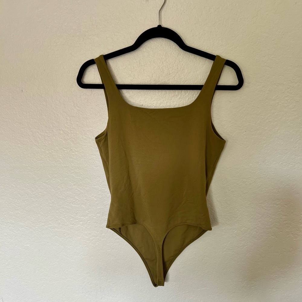 Babaton CONTOUR TANK BODYSUIT - Fen Green